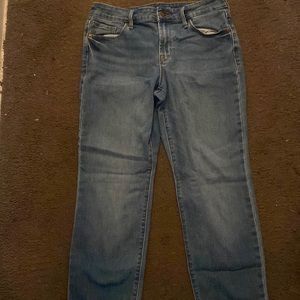 Mid rise tight fitting jeans